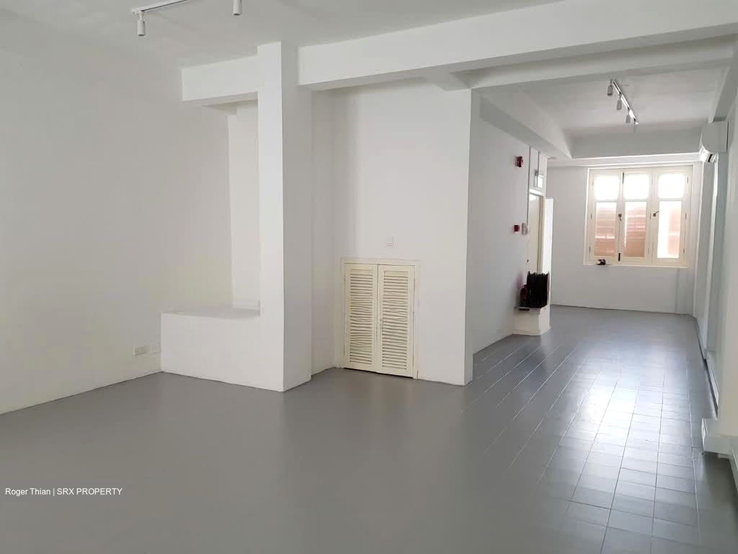 Temple Street (D1), Office #598109341